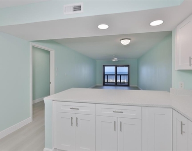 812 Bahia Del Sol Drive - Photo Thumbnail 12