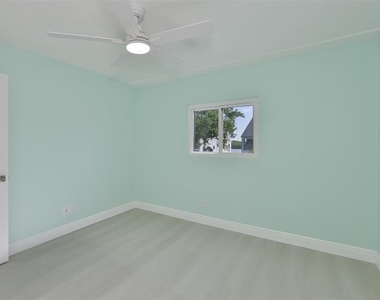812 Bahia Del Sol Drive - Photo Thumbnail 21