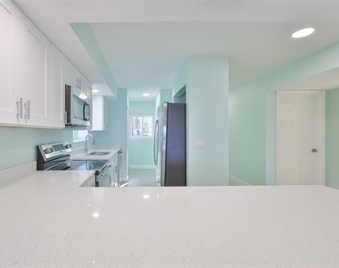 812 Bahia Del Sol Drive - Photo Thumbnail 8