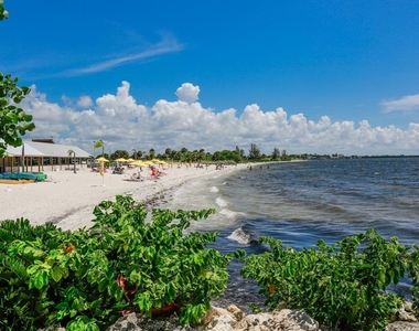 812 Bahia Del Sol Drive - Photo Thumbnail 33