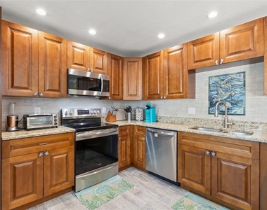 5243 Beach Drive Se - Photo Thumbnail 11
