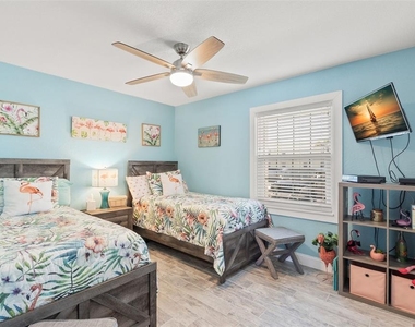 5243 Beach Drive Se - Photo Thumbnail 24