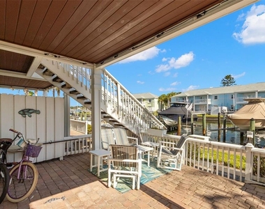5243 Beach Drive Se - Photo Thumbnail 16