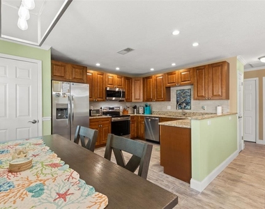 5243 Beach Drive Se - Photo Thumbnail 8