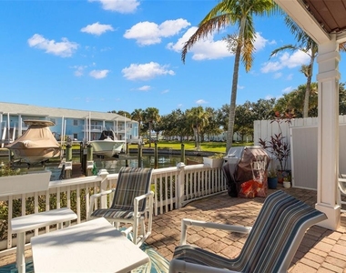 5243 Beach Drive Se - Photo Thumbnail 15