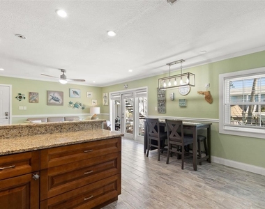 5243 Beach Drive Se - Photo Thumbnail 12
