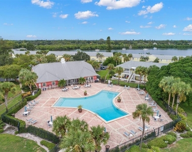 5243 Beach Drive Se - Photo Thumbnail 28