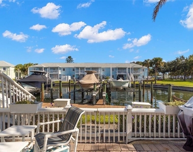5243 Beach Drive Se - Photo Thumbnail 17