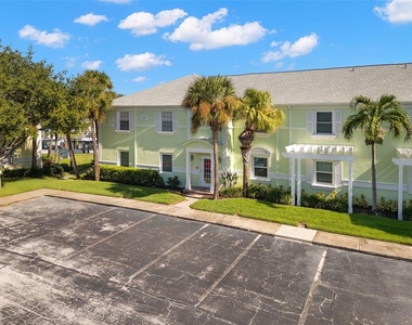 5243 Beach Drive Se - Photo Thumbnail 2