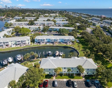 5243 Beach Drive Se - Photo Thumbnail 37
