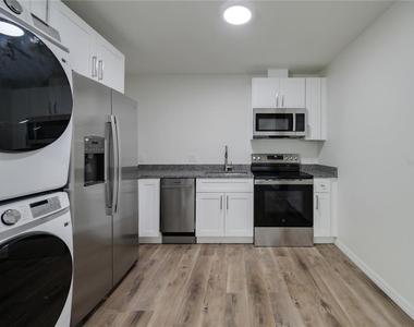 767 1/2 19th Avenue S - Photo Thumbnail 7