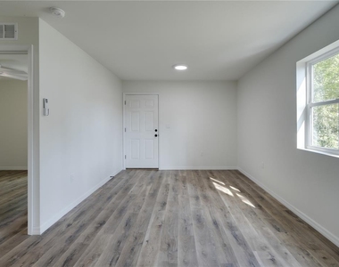 767 1/2 19th Avenue S - Photo Thumbnail 6