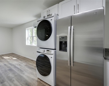 767 1/2 19th Avenue S - Photo Thumbnail 9