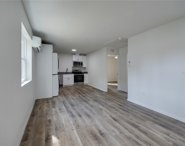 767 1/2 19th Avenue S - Photo Thumbnail 5
