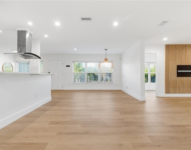 327 Sunny Lane - Photo Thumbnail 9