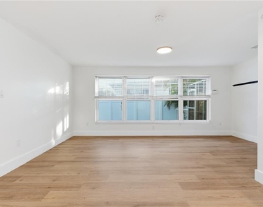 327 Sunny Lane - Photo Thumbnail 15