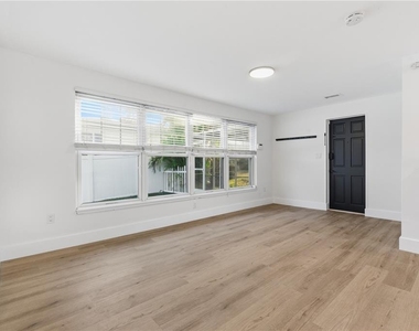 327 Sunny Lane - Photo Thumbnail 14
