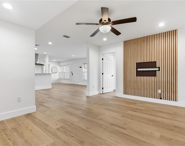 327 Sunny Lane - Photo Thumbnail 12