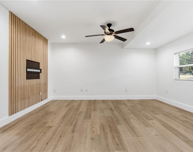 327 Sunny Lane - Photo Thumbnail 11