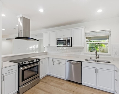 327 Sunny Lane - Photo Thumbnail 4