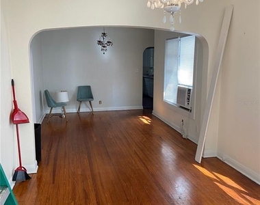 108 S Willow Avenue - Photo Thumbnail 2