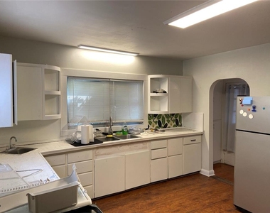 108 S Willow Avenue - Photo Thumbnail 3