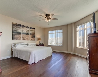 521 Mandalay Avenue - Photo Thumbnail 2
