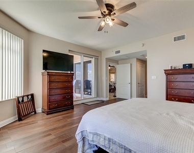 521 Mandalay Avenue - Photo Thumbnail 7