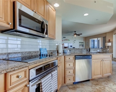 521 Mandalay Avenue - Photo Thumbnail 13