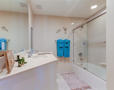 521 Mandalay Avenue - Photo Thumbnail 15