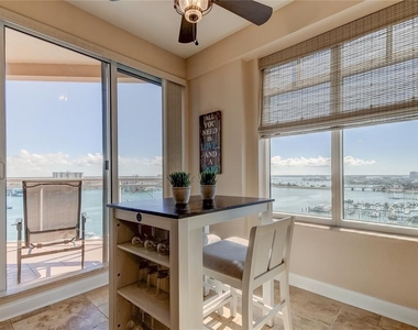521 Mandalay Avenue - Photo Thumbnail 12