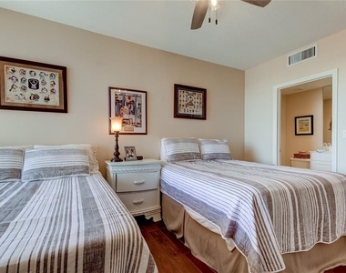 521 Mandalay Avenue - Photo Thumbnail 6