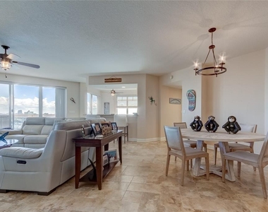 521 Mandalay Avenue - Photo Thumbnail 5