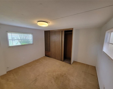 7513 Highpoint Boulevard - Photo Thumbnail 12