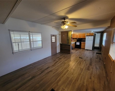 7513 Highpoint Boulevard - Photo Thumbnail 6