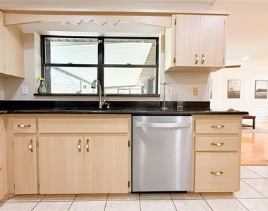 3201 Bartlett Street - Photo Thumbnail 28