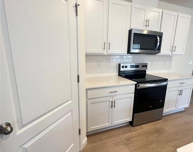 2085 Walnut Creek Drive - Photo Thumbnail 8