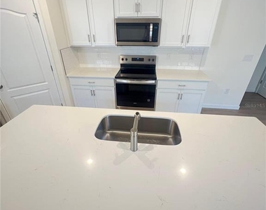 2085 Walnut Creek Drive - Photo Thumbnail 7