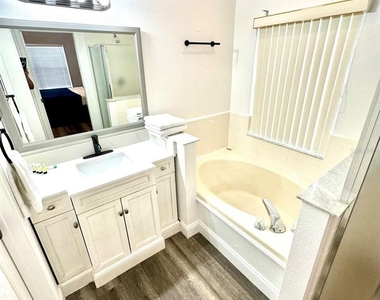 626 Eagle Pointe S - Photo Thumbnail 5