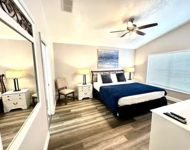626 Eagle Pointe S - Photo Thumbnail 2