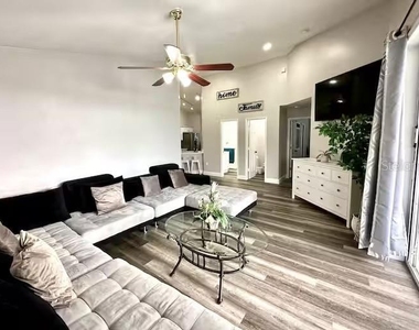 626 Eagle Pointe S - Photo Thumbnail 8
