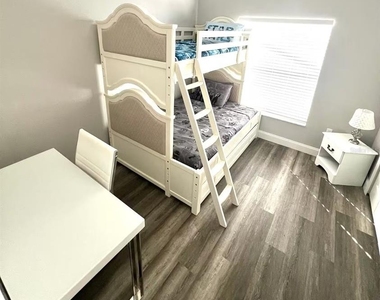 626 Eagle Pointe S - Photo Thumbnail 6