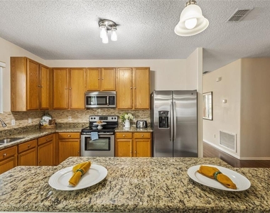 422 Graystone Boulevard - Photo Thumbnail 8