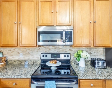 422 Graystone Boulevard - Photo Thumbnail 9
