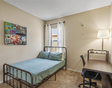422 Graystone Boulevard - Photo Thumbnail 21