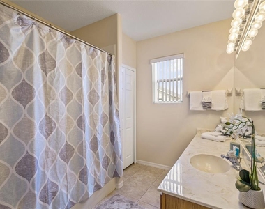 422 Graystone Boulevard - Photo Thumbnail 22