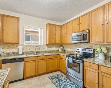 422 Graystone Boulevard - Photo Thumbnail 11