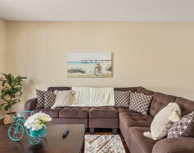 422 Graystone Boulevard - Photo Thumbnail 17