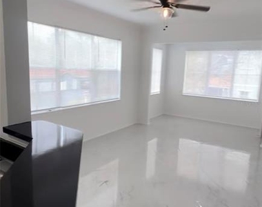 18001 Richmond Place Drive - Photo Thumbnail 7