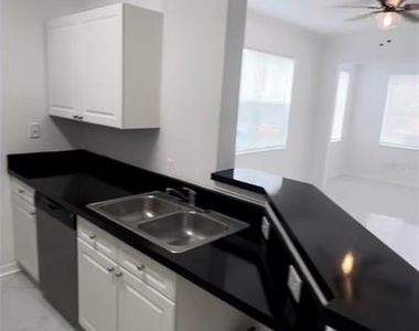18001 Richmond Place Drive - Photo Thumbnail 5